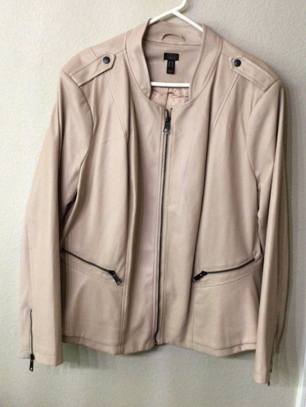 G.I.L.I. Got to Love it faux leather jacket. Great shape size US24W
